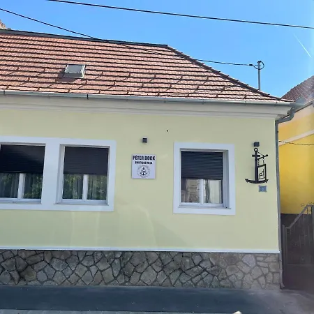 Villa Péter Dock Boutique *