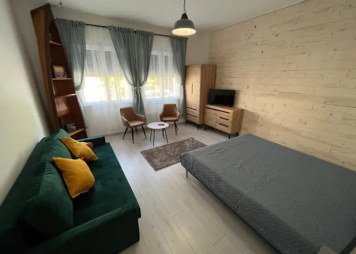 Peter Dock Boutique *