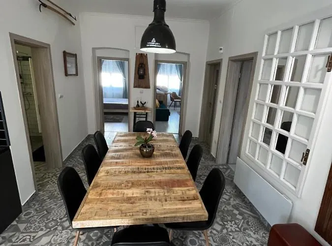 Peter Dock Boutique * קסזטלי