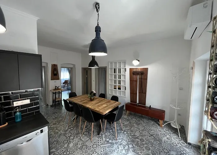 וילה Peter Dock Boutique קסזטלי