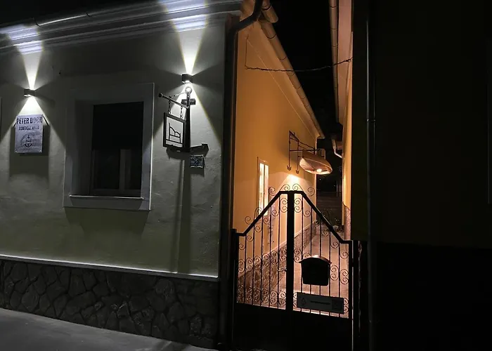 Peter Dock Boutique קסזטלי